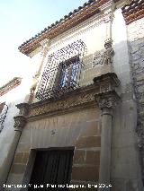 Casa de Los Avils. Portada