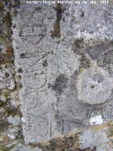 Puente Medieval del Arroyo Salado. Escudo central