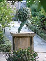 Palacio de Jabalquinto. Busto de Antonio Machado