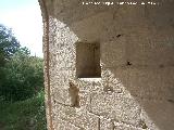 Puente de Mazuecos. Hueco en la pared