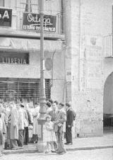 Edificio de la Calle Bernab Soriano n 24. Foto antigua. Se aprecia parte de los soportales