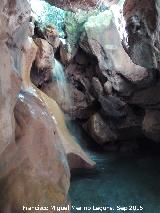 Cueva de Cuadros. Cascada