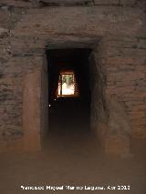 Dolmen del Romeral. Pasillo desde la cmara central