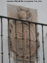 Casa de la Plaza de la Laguna n 12. Escudo derecho