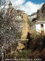 Iglesia de Santa Mara. Parte trasera de la Iglesia por donde se introduce el ro Cerezuelo