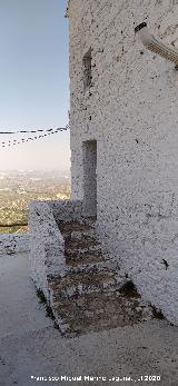 Ermita de la Virgen de la Cabeza. Puerta lateral y escaleras