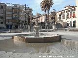 Fuente del Paseo de los lamos. Al fondo el Pilar de los lamos