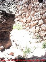 Castillo de los Duques de Alburquerque. Escaleras de acceso al aljibe y al segundo nivel