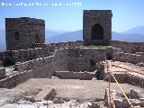 Castillo Nuevo de Santa Catalina. A la izquierda torre albarrana, en el centro La Torre de la Vela, abajo las excavaciones arqueolgicas