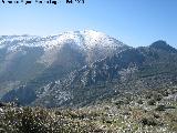 Jabalcuz. Cresta del Diablo en primer trmino y al fondo Jabalcuz nevado