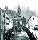 Calle Bernab Soriano. Arco conmemorativo de la visita de Isabel II en la Carrera, 1862.