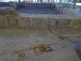 Villa romana de El Ruedo. Acequia y frescos del triclinium