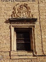 Catedral de Jan. Fachada Sur. Ventana con escudo