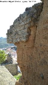 Muralla de Jan. Torren Sur II. Detalle del arranque del lienzo
