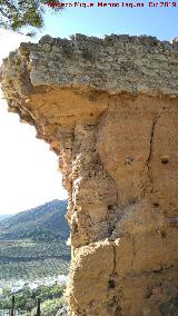 Muralla de Jan. Torren Sur II. Detalle del arranque del lienzo