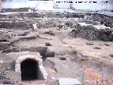 Antigua Escuela de Enfermera. Boca del refugio antiareo y al fondo las arqueras