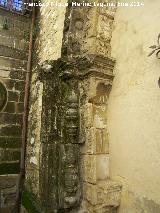 Cruz de la Calle Cobertizo. Detalle de la jamba