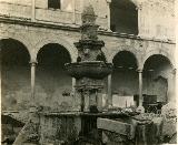 Fuente de Diputacin. Foto antigua. En el Convento de la Guardia