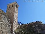 Castillo de las Peuelas. Torre del Homenaje y restos de muro de su parte superior