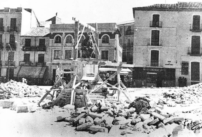 Monumento a Bernab Soriano - Monumento a Bernab Soriano. Foto antigua