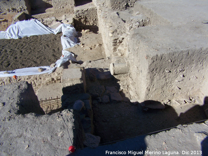 Cstulo. Templo Paleocristiano - Cstulo. Templo Paleocristiano. Apareciendo una de las columnas del prtico