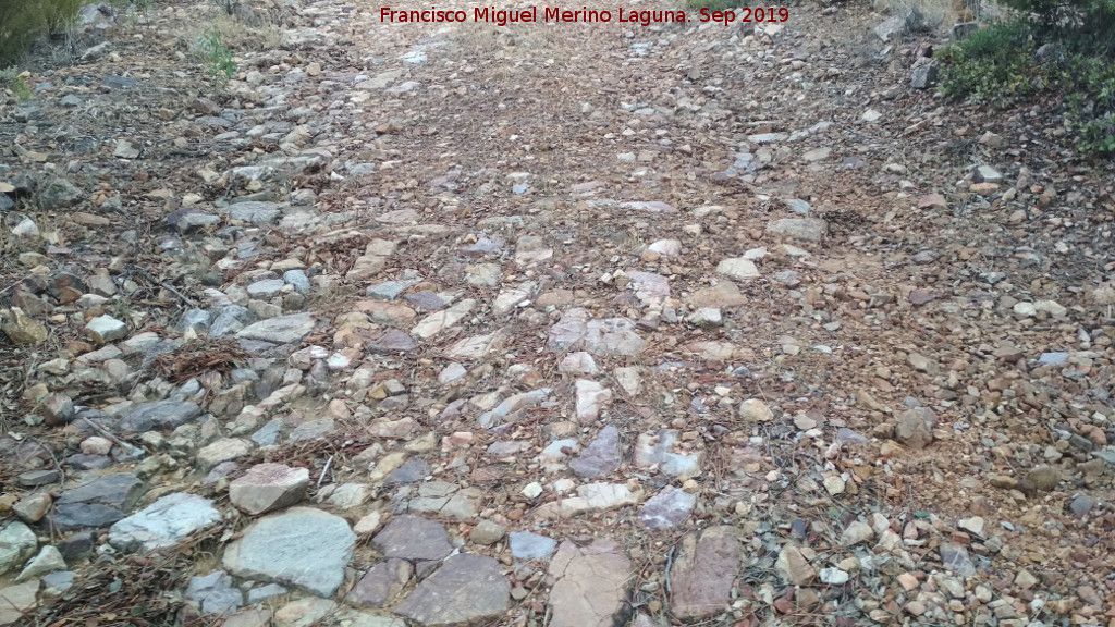 Calzada de El Empedraillo - Calzada de El Empedraillo. Restos del empedrado