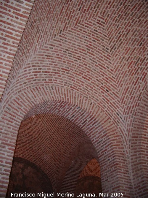 Torre del Homenaje - Torre del Homenaje. Arco entre columnas