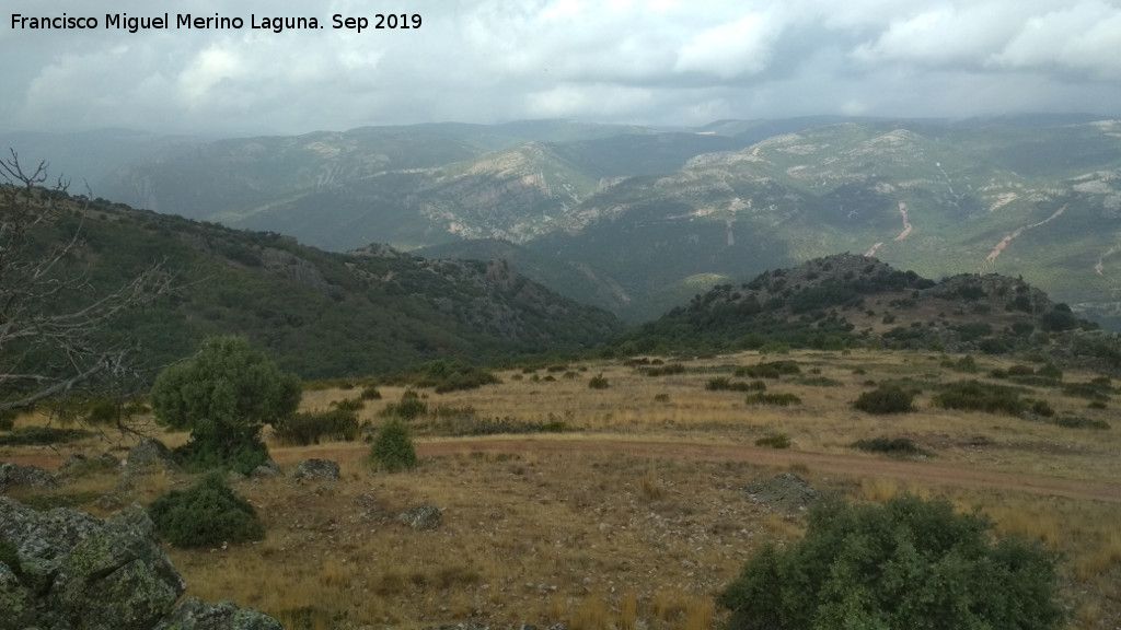 Caseta contra incendios de la Graja - Caseta contra incendios de la Graja. Vistas hacia el norte