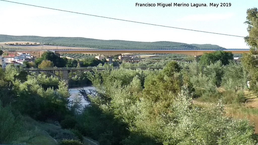Puente Nuevo de la Estacin Linares Baeza - Puente Nuevo de la Estacin Linares Baeza. El puente antiguo y el nuevo