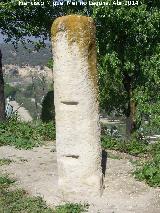 Columna romana ubicada en la Cortijada de Gil de Olid seguramente procedente de este yacimiento Almazara romana del Cerro de los Vientos. Columna romana ubicada en la Cortijada de Gil de Olid seguramente procedente de este yacimiento