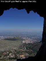 Jaén desde el abrigo Pinturas rupestres de la Mella I. Jaén desde el abrigo