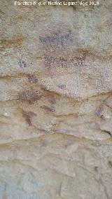 Pinturas rupestres y petroglifos Cueva del Clarillo. Pectiniformes, digitaciones y barras