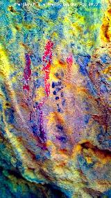 Pinturas rupestres y petroglifos Cueva del Clarillo. Tratada con Dstretch