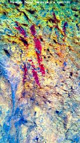 Pinturas rupestres y petroglifos Cueva del Clarillo. Tratada con Dstretch