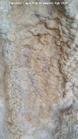 Pinturas rupestres y petroglifos Cueva del Clarillo. Antropomorfo phi inferior del grupo 6