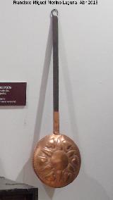 Calentador de cama del siglo XVI. Exposición Palacio Episcopal Salamanca Calentador de cama. Calentador de cama del siglo XVI. Exposición Palacio Episcopal Salamanca