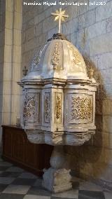 Catedral de Santa Mara. Capilla del Batisterio. Pila bautismal
