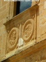 Escudos La Mota. Casas del Cabildo. Escudos